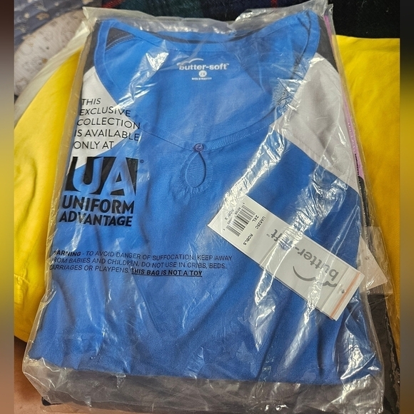 NWT Uniform Advantage Butter Soft Women's Size 2X Color Block Scrub Top - Picture 2 of 5